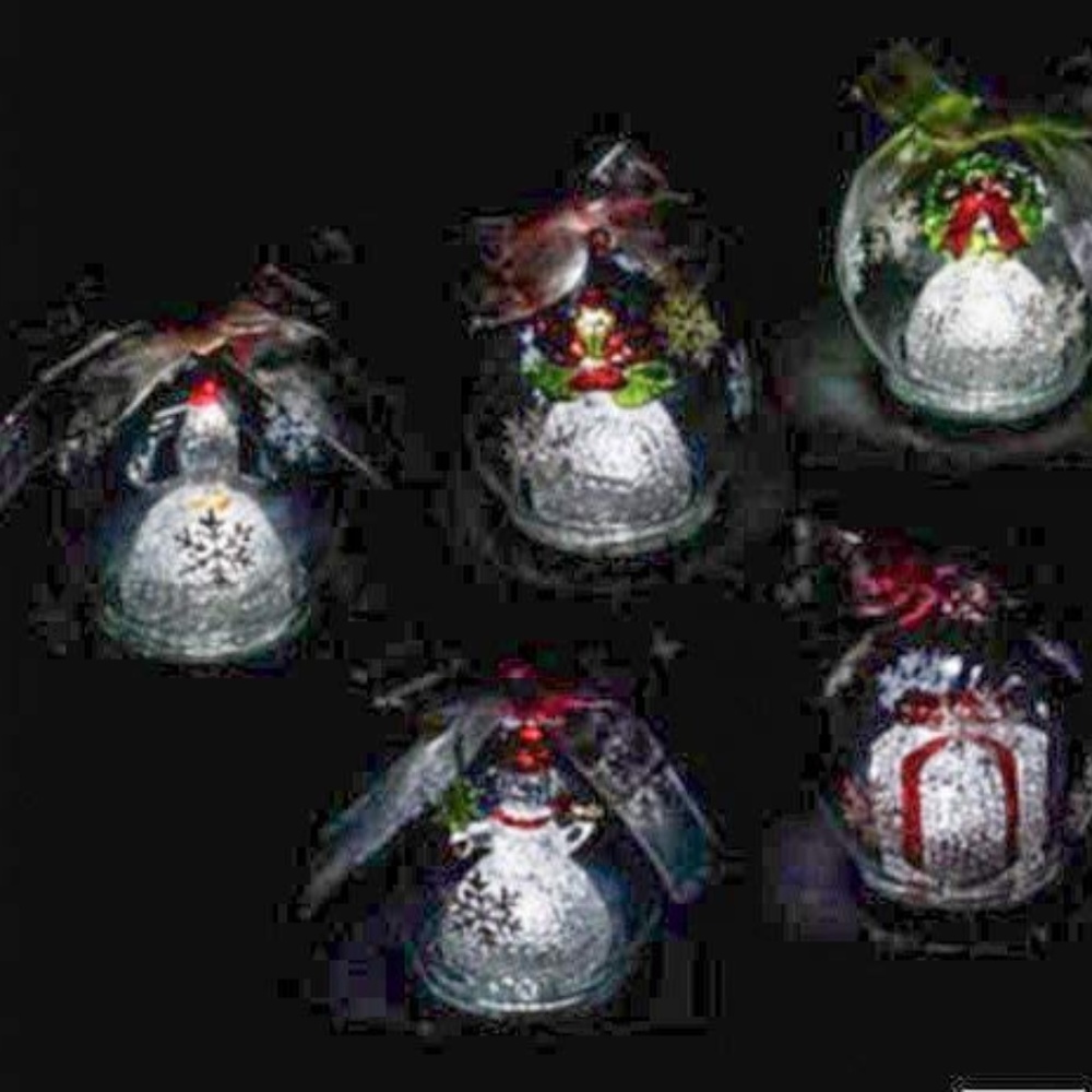 Stunning Set of 5 Light Up Timer Christmas Ornaments With Gift Boxes